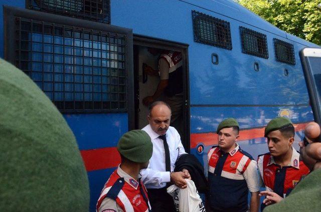 Fet&ouml;&rsquo;den Tutuklanan Eski Emniyet M&uuml;d&uuml;r&uuml; Hakim Karşısında 1