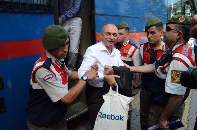 Fet&ouml;&rsquo;den Tutuklanan Eski Emniyet M&uuml;d&uuml;r&uuml; Hakim Karşısında 2