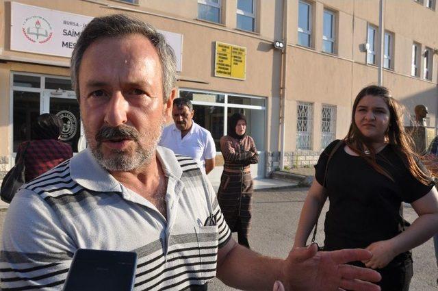 Okullarının Kapanmasına Velilerden Tepki 1