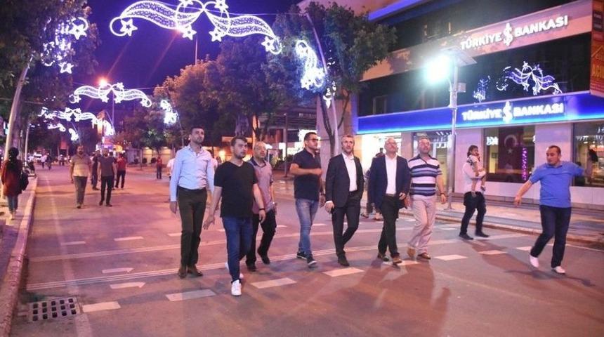 İstanbul Caddesi Işıl Işıl