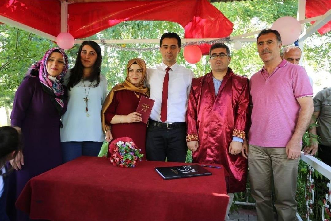 Varto Kayyumu İlk Defa Nik&acirc;h Kıydı