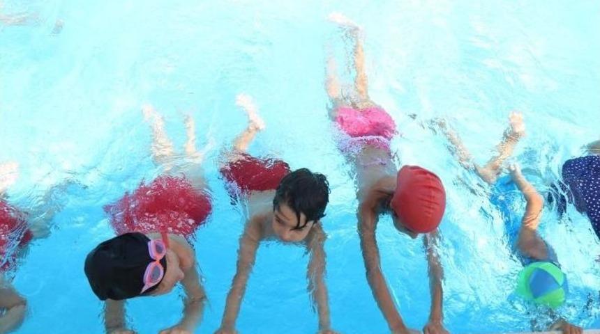 Mezitli&rsquo;de Y&uuml;zme Kursuna Yoğun İlgi