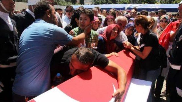 Hatay Şehitleri G&ouml;zyaşlarıyla Uğurlandı 1