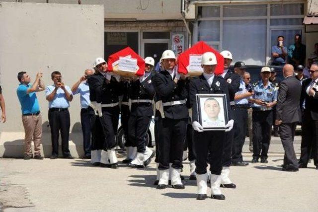 Hatay Şehitleri G&ouml;zyaşlarıyla Uğurlandı 3