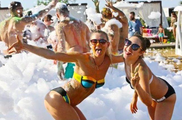 Köpük Partisinde Serinlediler 3