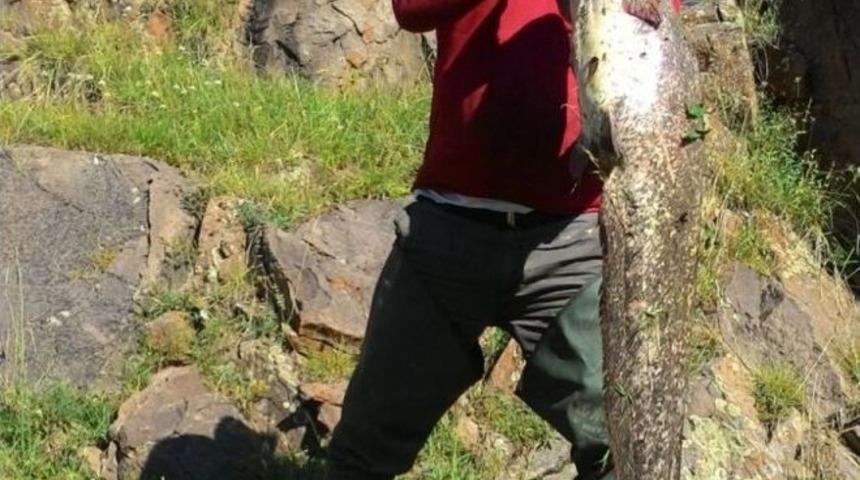 Kars &Ccedil;ayı&rsquo;da Boyu Kadar Balık Tuttu