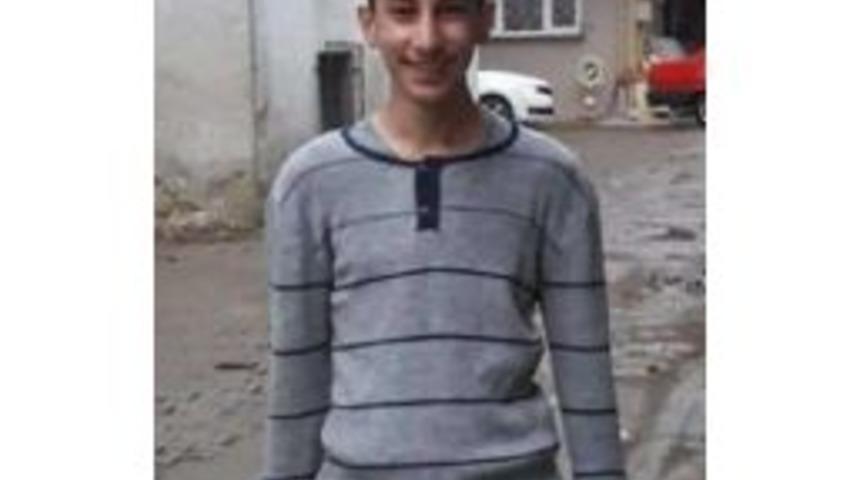 Denizde Boğulma Tehlikesi Ge&ccedil;iren &Ouml;ğrenci, Hastanede &Ouml;ld&uuml;