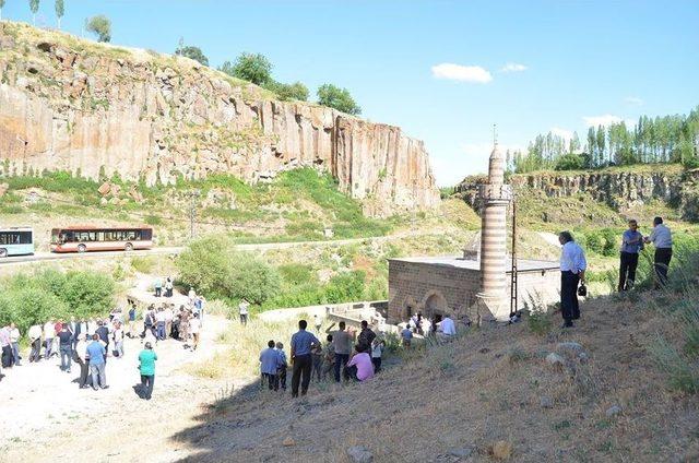 Ervak Hınıs’ın Sesi Oldu