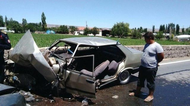 Otomobiller &Ccedil;arpıştı, Sıkışanları İtfaiye Kurtardı 1