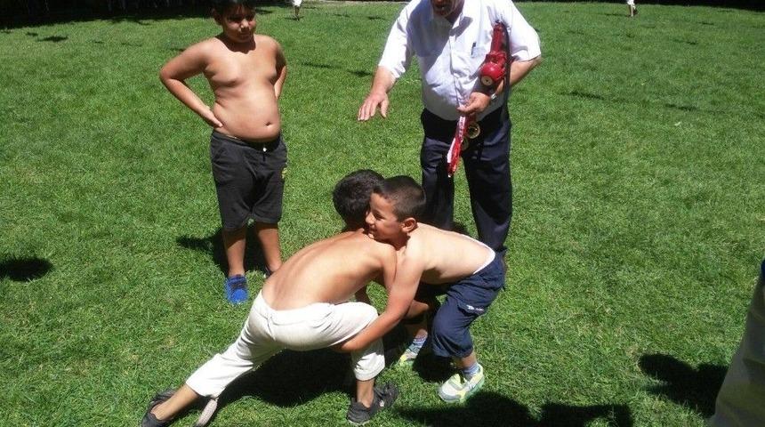 Minik Pehlivan, Yeşilyurt Karakucak G&uuml;reşlerine Damga Vurdu