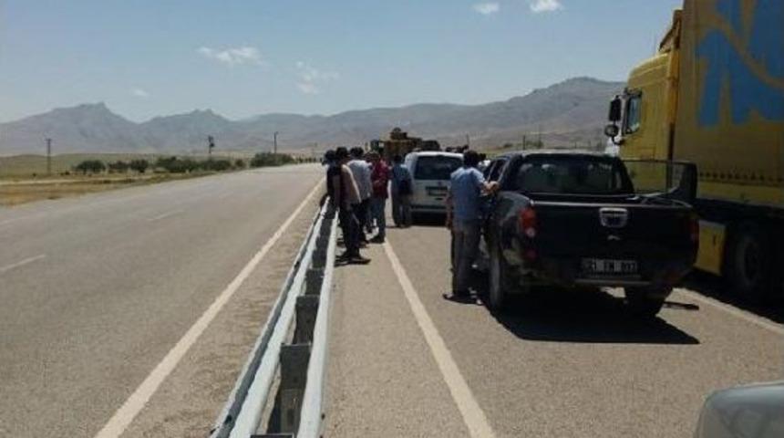 G&uuml;rbulak Sınır Kapısı Yolunda Bomba Bulundu, Ulaşım Durdu