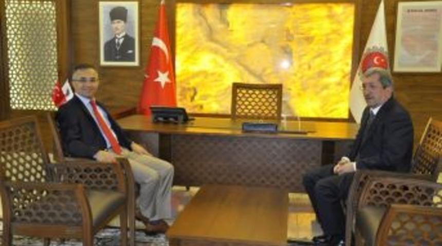 Vali &Ccedil;eber&rsquo;den Başkan Vergili&rsquo;ye İadeyi Ziyaret