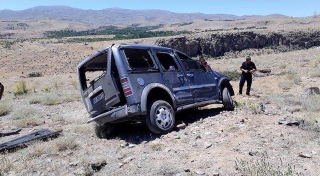 Niğde’de Hafif Ticari Araç Takla Attı: 1 Yaralı