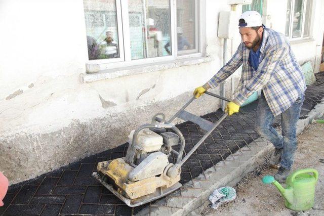 Gündoğdu’da Tretuvarlar Yenileniyor