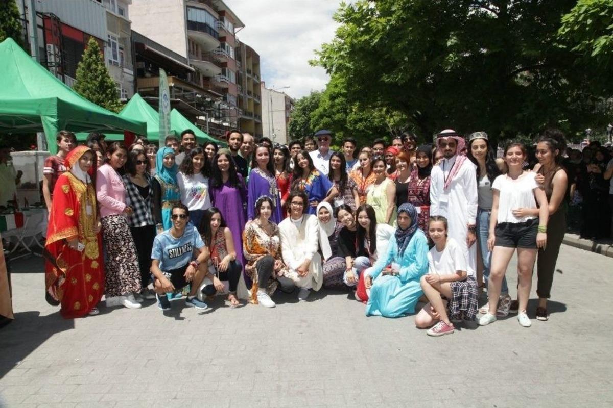 &Ouml;ğrenciler &Uuml;lkelerini Tanıttı