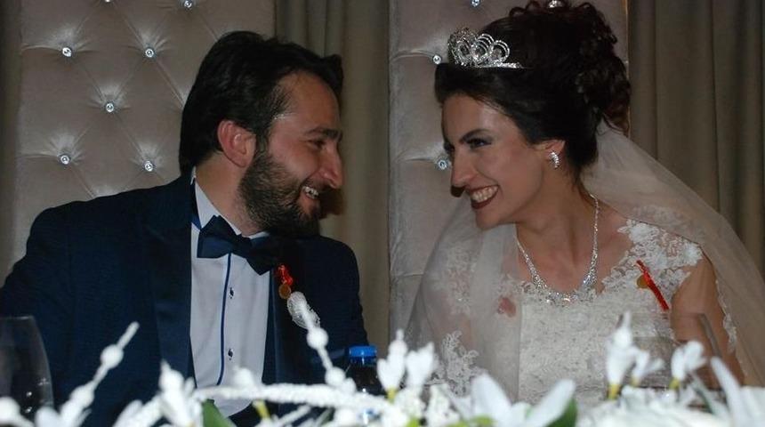 Gazeteci İstanbullu D&uuml;nya Evine Girdi