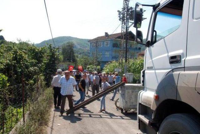 Zonguldak'ta Köylüler Yol Kapatarak Eylem Yaptı