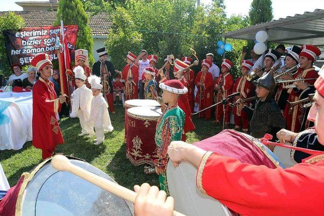 Başkan Karaosmanoğlu, Şehit Çocuklarını Yalnız Bırakmadı