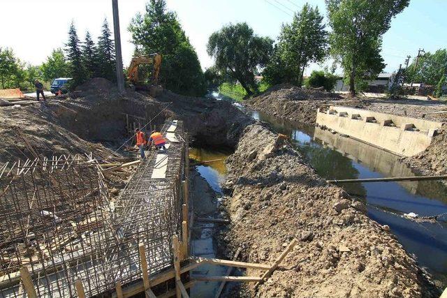 İlk Adım Köprüsü’nün Ayakları Tamamlanıyor