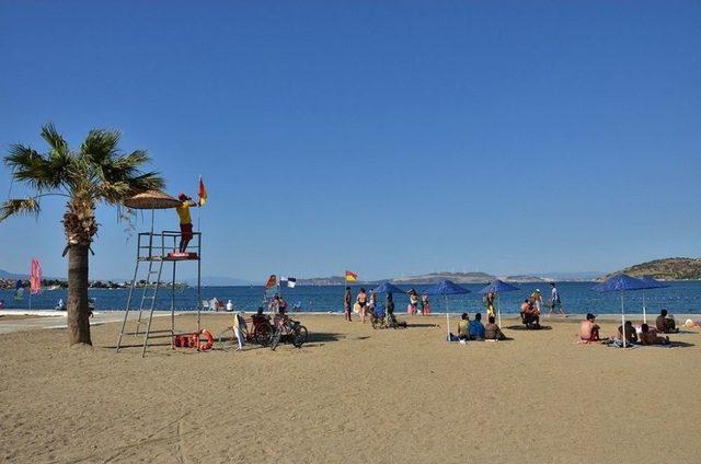 Foça’nın Mavi Bayraklı Plajları Tatilcilerin Gözdesi