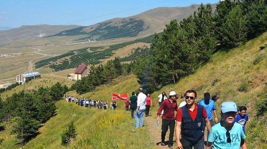 Paland&ouml;ken&rsquo;de Doğa Y&uuml;r&uuml;y&uuml;ş&uuml; D&uuml;zenlendi