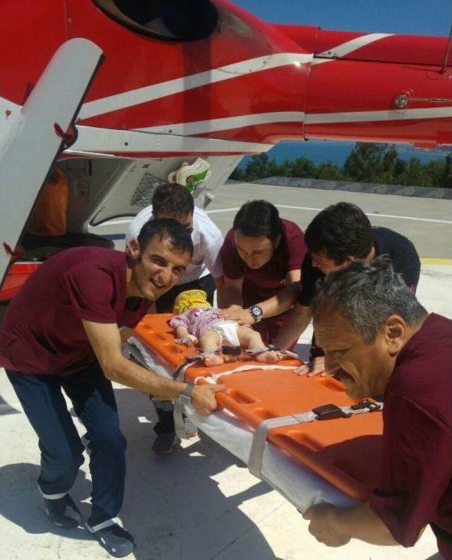 Balkondan Düşen Bebeğin Yardımına Ambulans Helikopter Yetişti