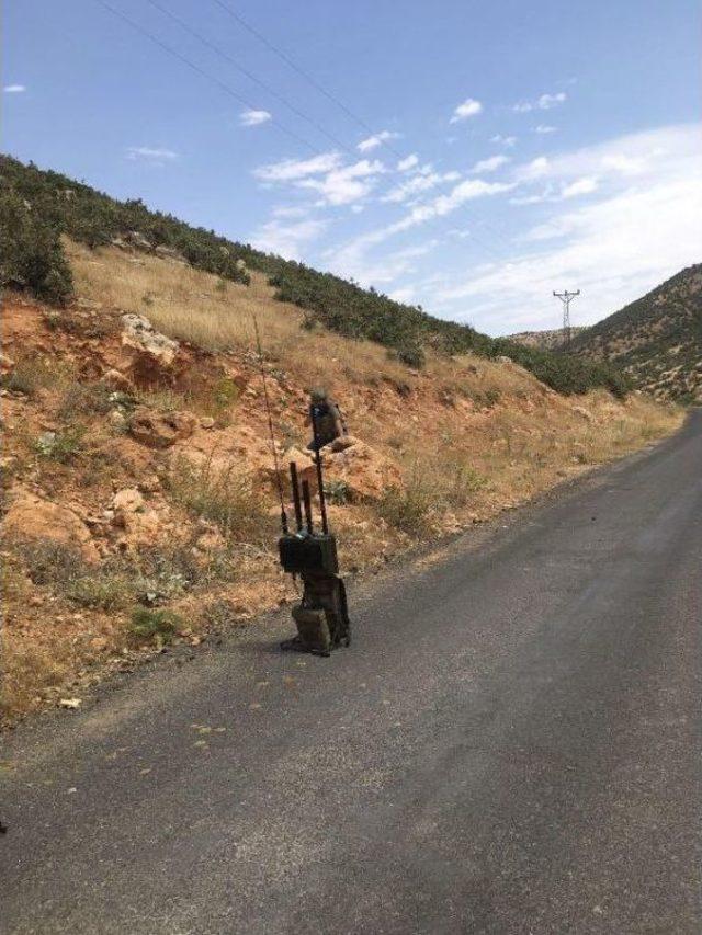 Pkk nın Yola Tuzakladığı 250 Kilo Patlayıcı Imha Edildi 1