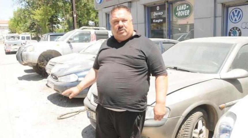 2 &Ccedil;ocuk, G&uuml;peg&uuml;nd&uuml;z 5 Otomobili Soymaya Kalktı