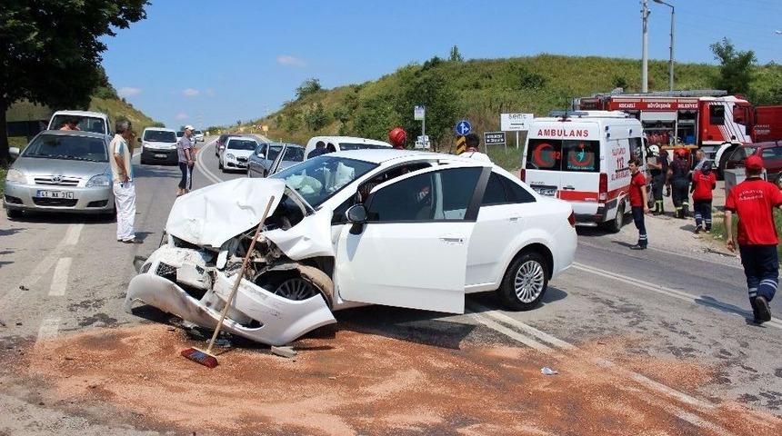 Kafa Kafaya &Ccedil;arpıştılar: 3 Yaralı