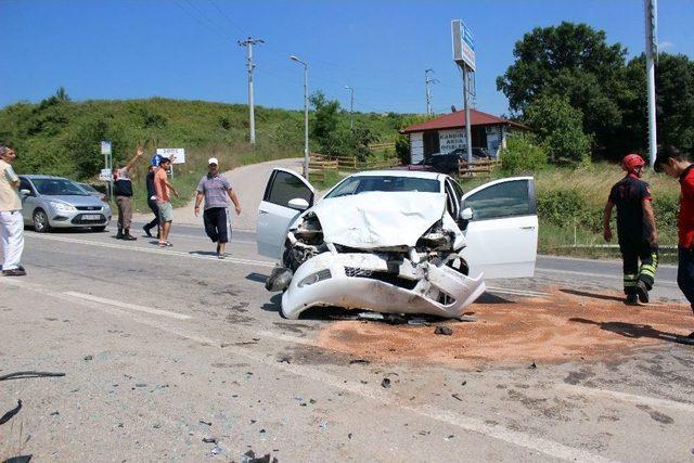 Kafa Kafaya Çarpıştılar: 3 Yaralı