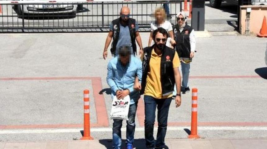 1400 Uyuşturucu Hapla Yakalandılar