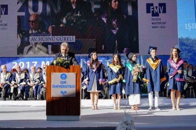 Fmv Işık &Uuml;niversitesi 18 inci D&ouml;nem Mezunlarını Uğurladı 1