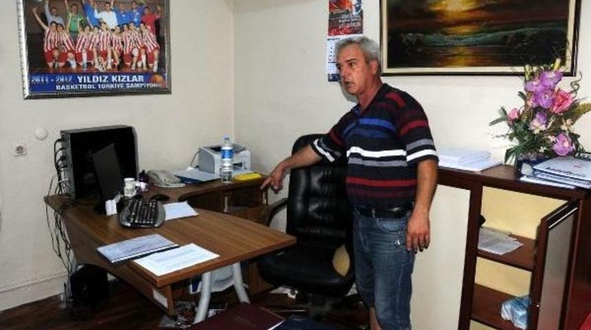 M&uuml;d&uuml;r&uuml;n Diz&uuml;st&uuml; Bilgisayarını &Ccedil;aldı