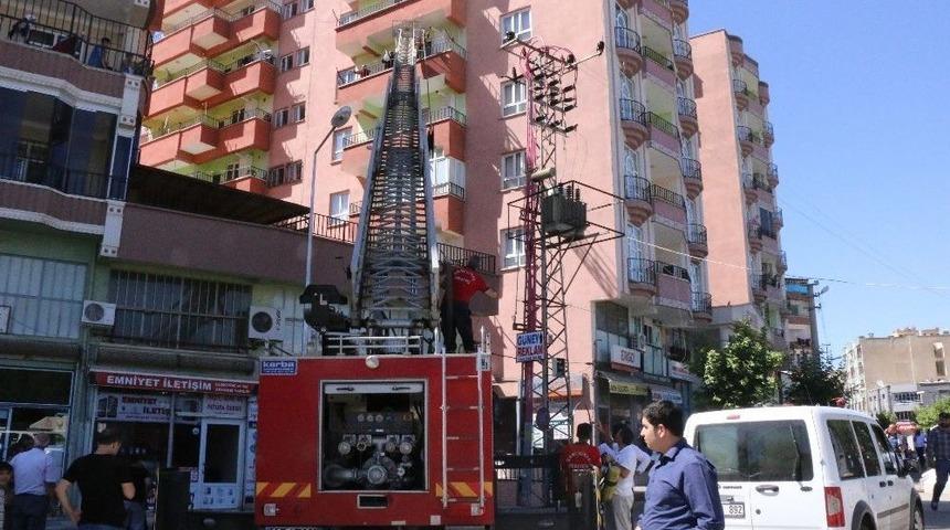 Elektrik Kontağından &Ccedil;ıkan Yangında Ev K&uuml;l Oldu