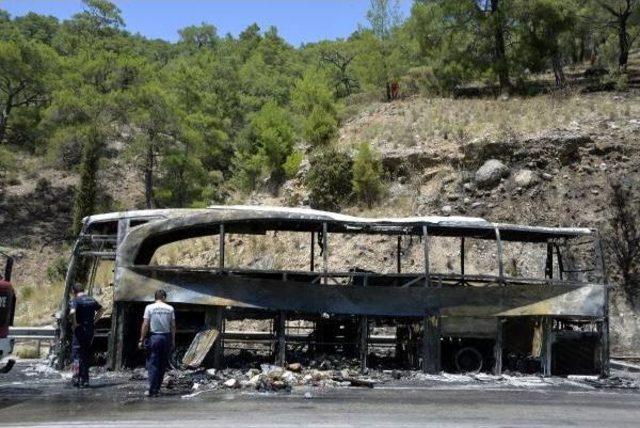 Isparta'da Yolcu Otobüsünde Yangın (3)