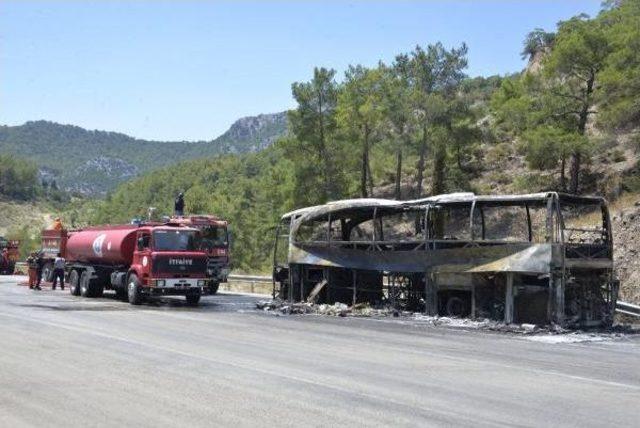 Isparta'da Yolcu Otobüsünde Yangın (3)