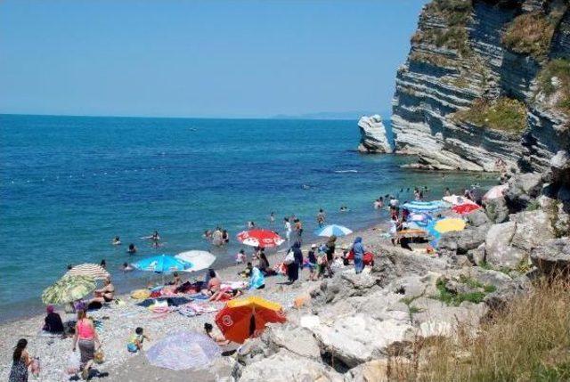 Akçakoca'da Yenilenen Kadınlar Plajı Törenle Açıldı