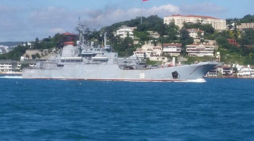 Rus Savaş Gemisi İstanbul Boğazı’ndan Geçti