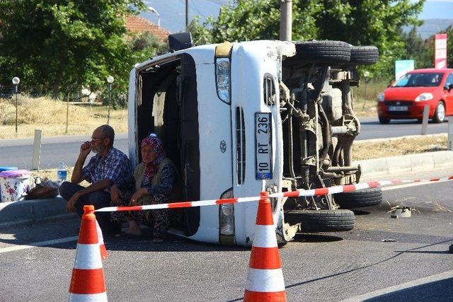 Trafik Kazasına Havalimanı İtfaiyesi Müdahale Etti