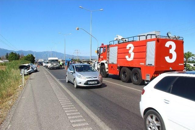 Trafik Kazasına Havalimanı İtfaiyesi Müdahale Etti