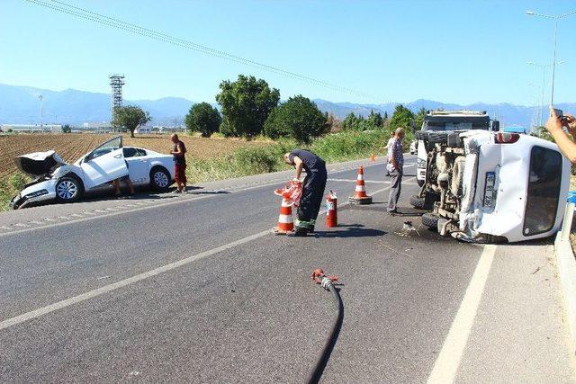 Trafik Kazasına Havalimanı İtfaiyesi Müdahale Etti