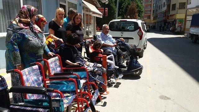 Umut Treni Derneği&rsquo;nden Boz&uuml;y&uuml;kl&uuml; Engellilere Destek 2