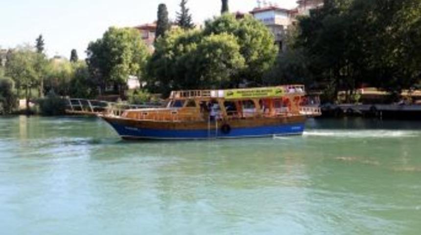 Manavgat Belediyesinden &Uuml;cretsiz &ldquo;nehir Otob&uuml;s&uuml;&rdquo;