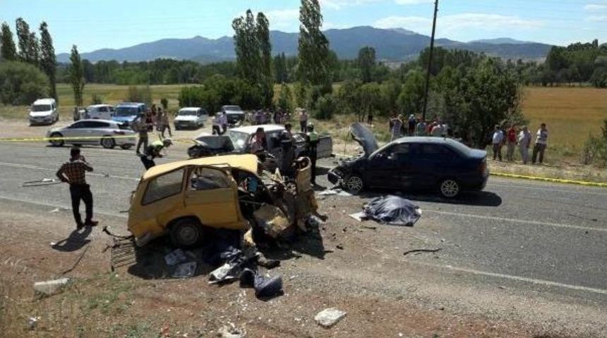 Seydikemer'de Zincirleme Kaza: 3 &Ouml;l&uuml;, 4 Yaralı
