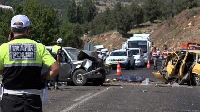 Seydikemer de Zincirleme Kaza: 3 &Ouml;l&uuml;, 4 Yaralı 2