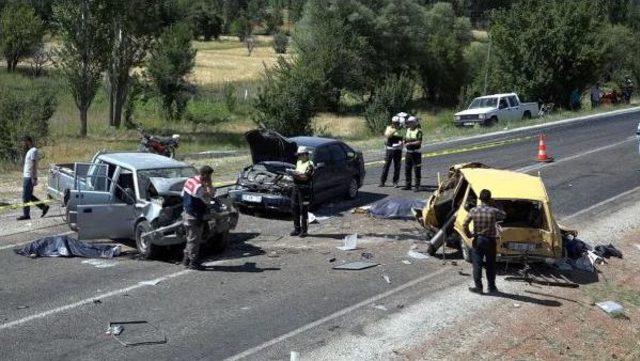 Seydikemer de Zincirleme Kaza: 3 &Ouml;l&uuml;, 4 Yaralı 3