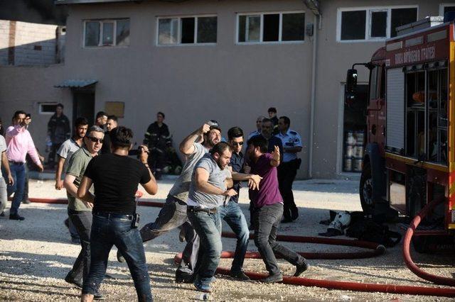 Bursa’daki Boya Fabrikası Yangınında Tekme Tokat Kavga Çıktı