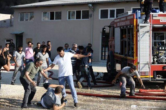 Bursa’daki Boya Fabrikası Yangınında Tekme Tokat Kavga Çıktı