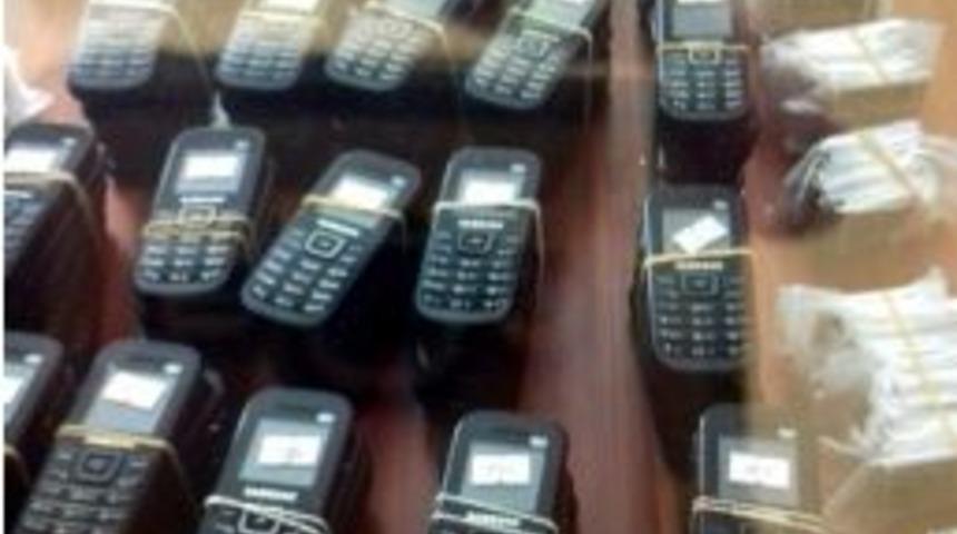 Kayseri&rsquo;de 125 Adet Ka&ccedil;ak Cep Telefonu Yakalandı