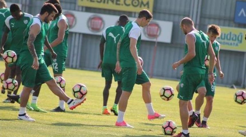 Bursaspor&rsquo;Da Emre Taşdemir Tedavi I&ccedil;in Kartar&rsquo;A Gitti